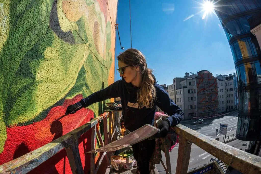 Красуня БУГу: Валерія Пасека з Благодатного підкорює Нью-Йорк своїми муралами 13