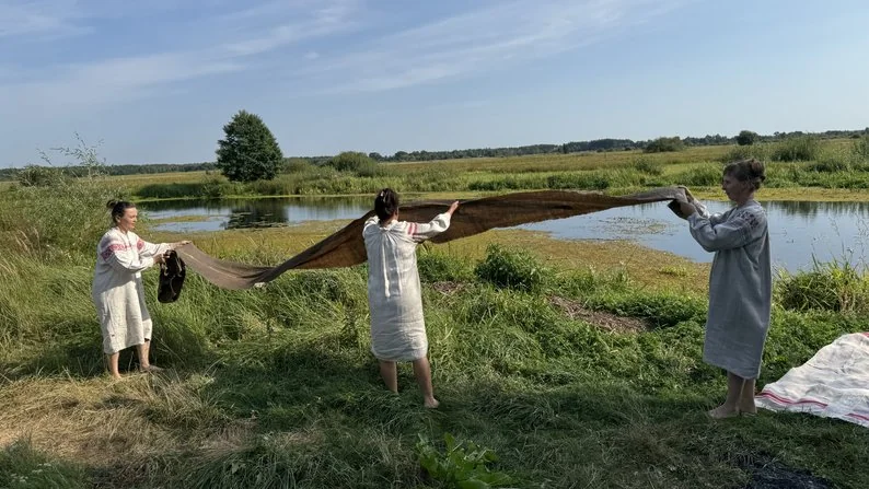 На Любешівщині відтворили стародавній спосіб відбілювання полотна 2