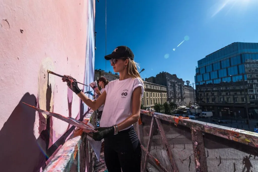 Красуня БУГу: Валерія Пасека з Благодатного підкорює Нью-Йорк своїми муралами 17