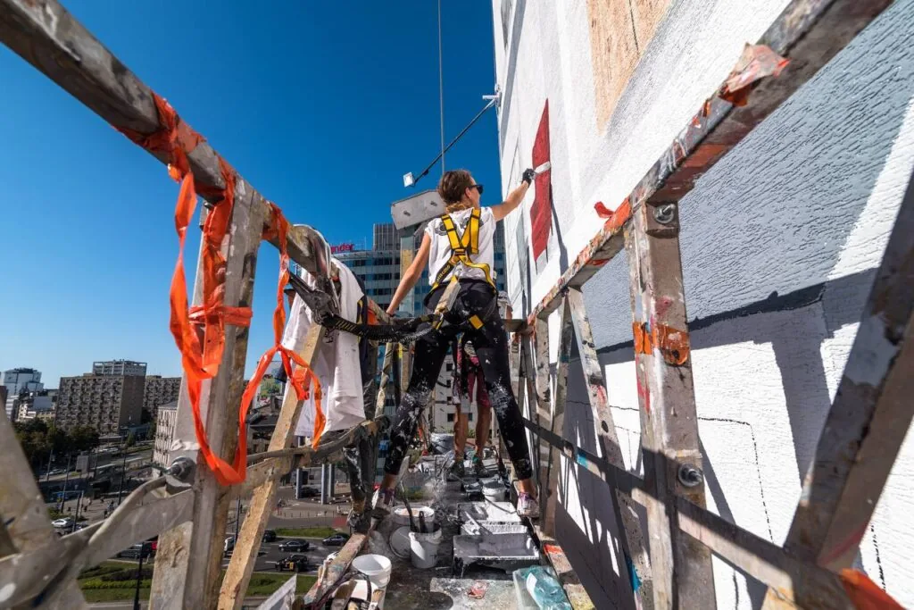 Красуня БУГу: Валерія Пасека з Благодатного підкорює Нью-Йорк своїми муралами 19