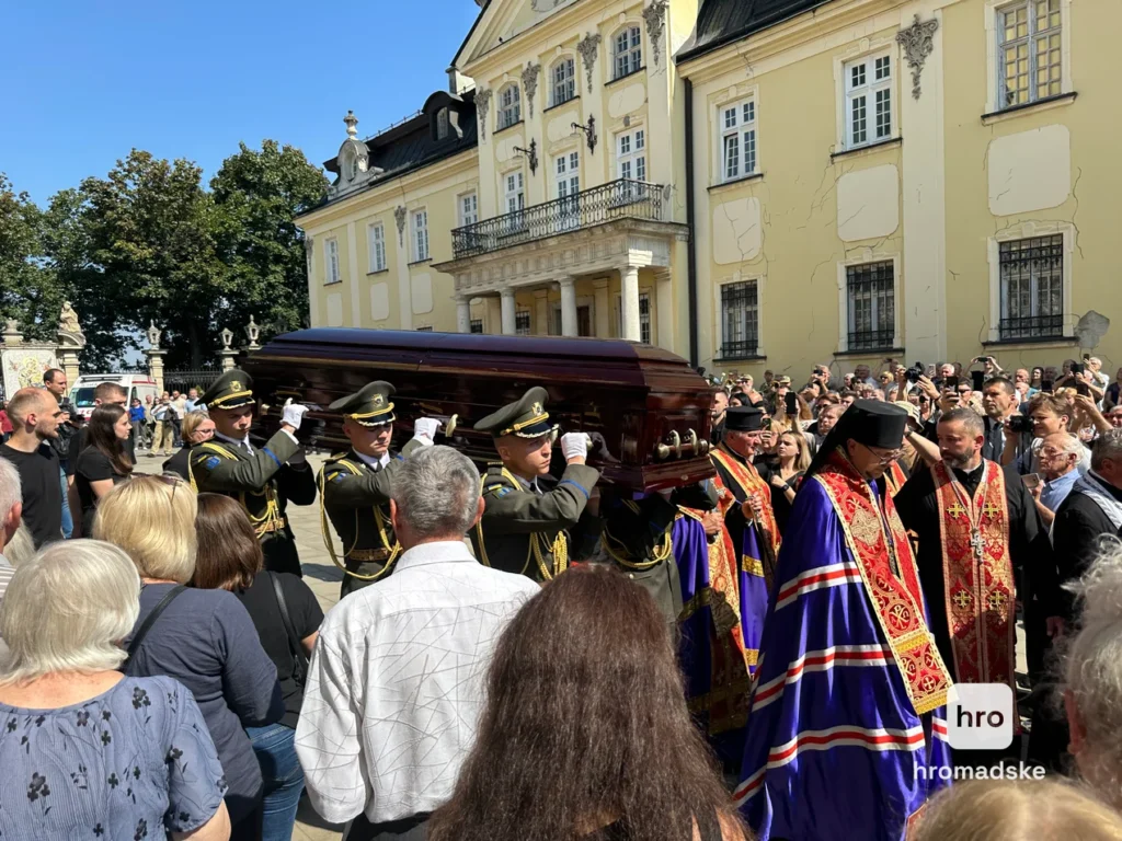 Похорон Андрія Парубія: сотні людей прийшли на прощання із вбитим політиком 2