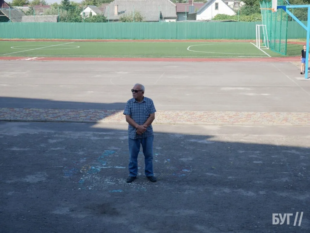 Місто буденне: початок осені у Володимирі - діти йдуть до школи, дорослі працюють, а тварини рятуються від спеки 4