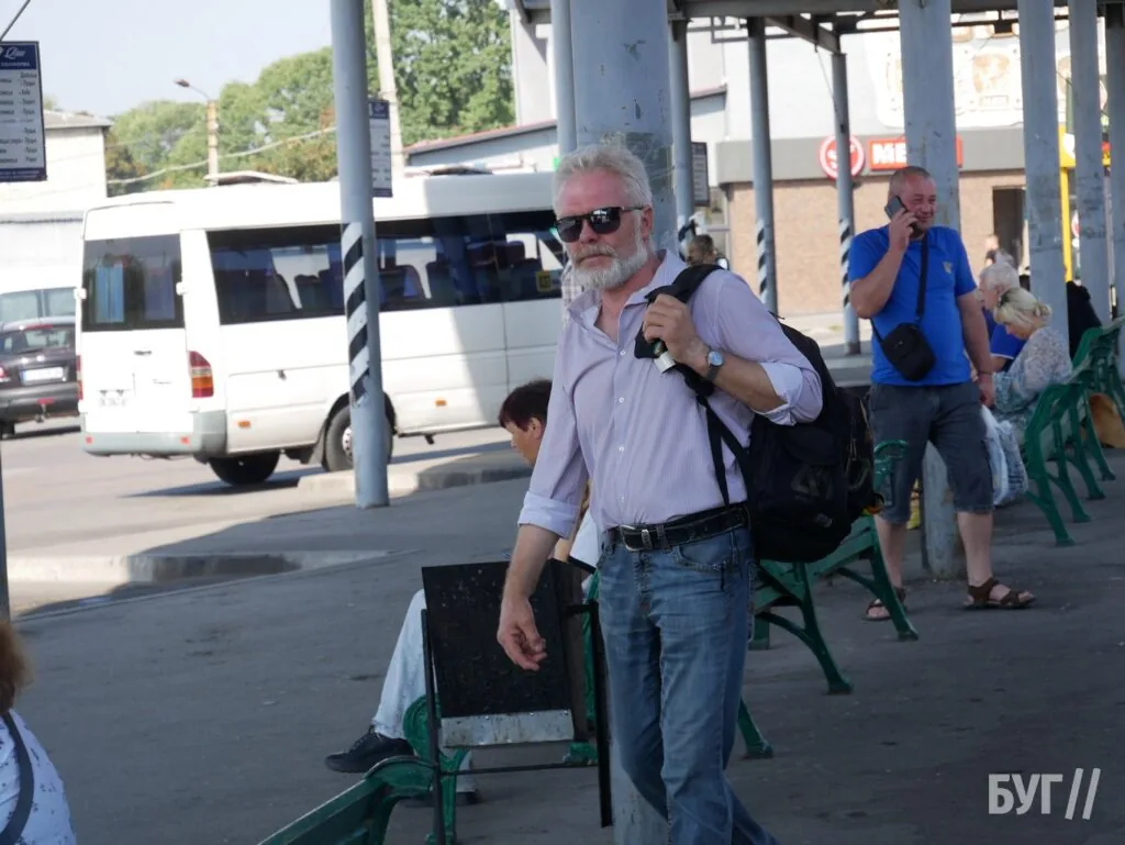 Місто буденне: початок осені у Володимирі - діти йдуть до школи, дорослі працюють, а тварини рятуються від спеки 8