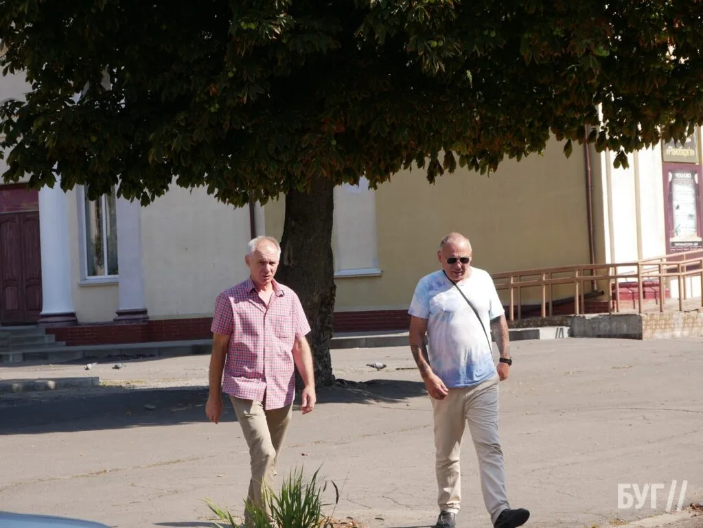 Місто буденне: початок осені у Володимирі - діти йдуть до школи, дорослі працюють, а тварини рятуються від спеки 17