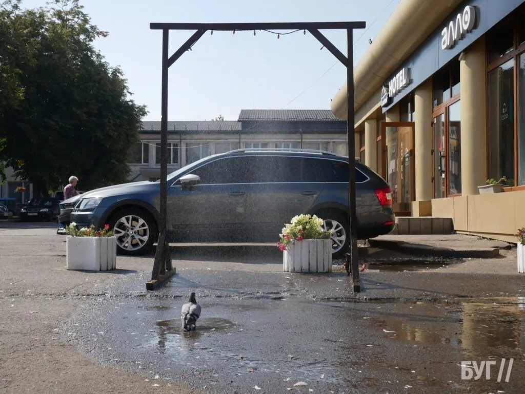 Місто буденне: початок осені у Володимирі - діти йдуть до школи, дорослі працюють, а тварини рятуються від спеки 18