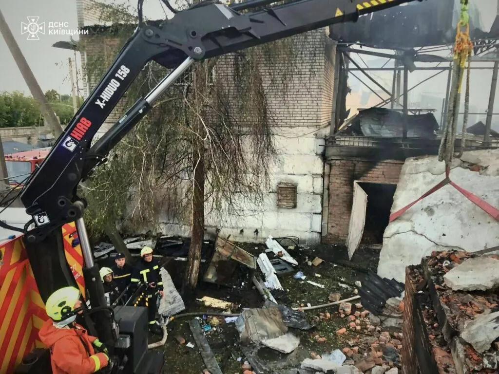 росіяни масовано атакували безпілотниками Білу Церкву на Київщині 5