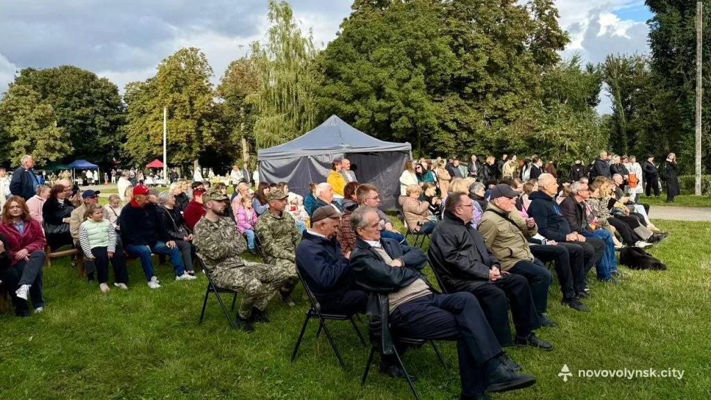 У Нововолинську вшанували Героїв: слова подяки від міського голови Бориса Карпуса 2