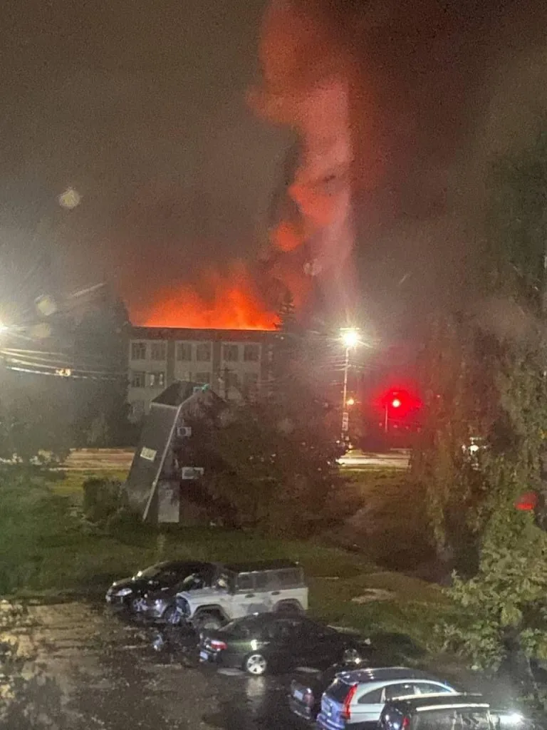 У Брянській області безпілотники атакували завод із виробництва електроніки 3