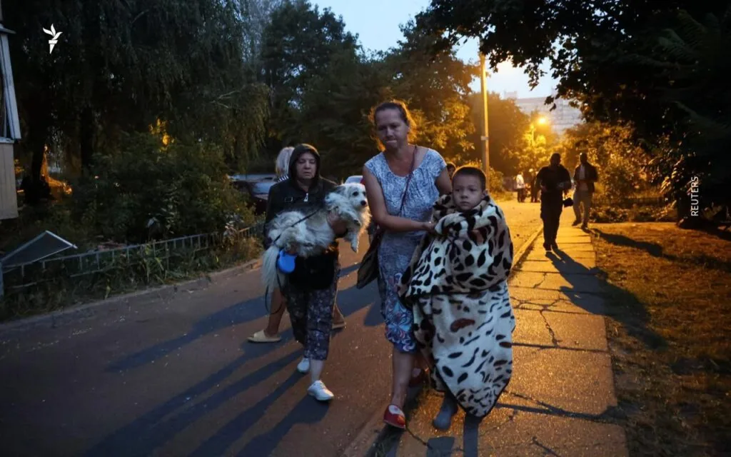 У Києві через атаку дронів є жертви, горіла будівля уряду 3