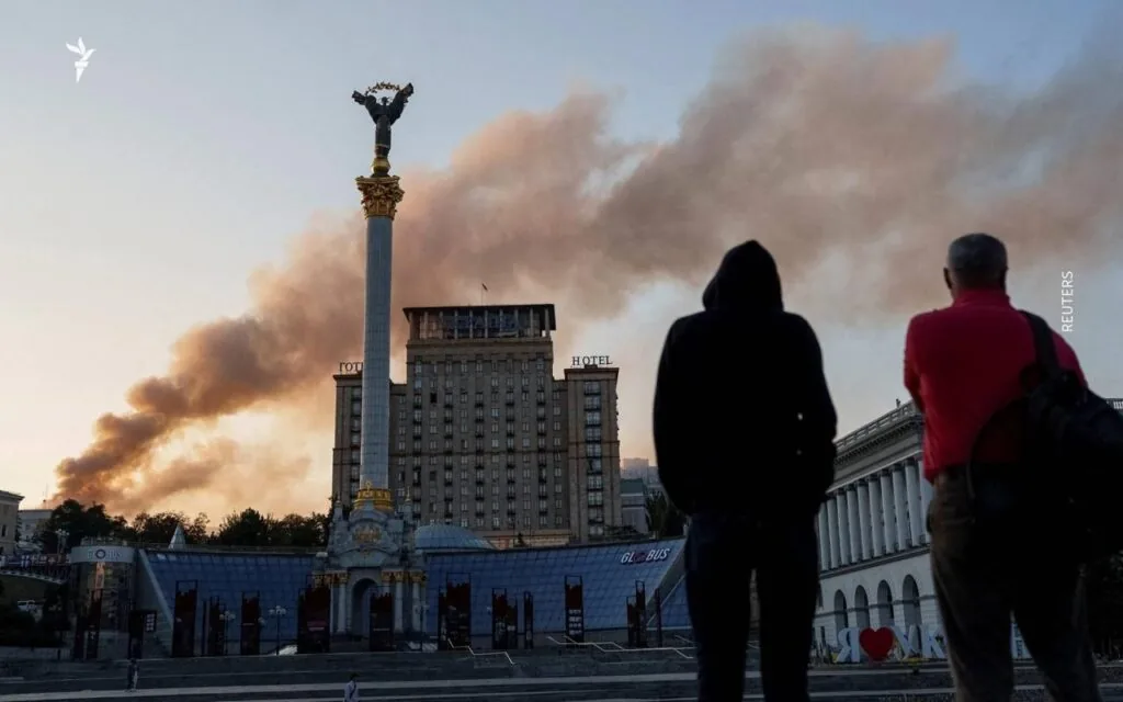 У Києві через атаку дронів є жертви, горіла будівля уряду 4