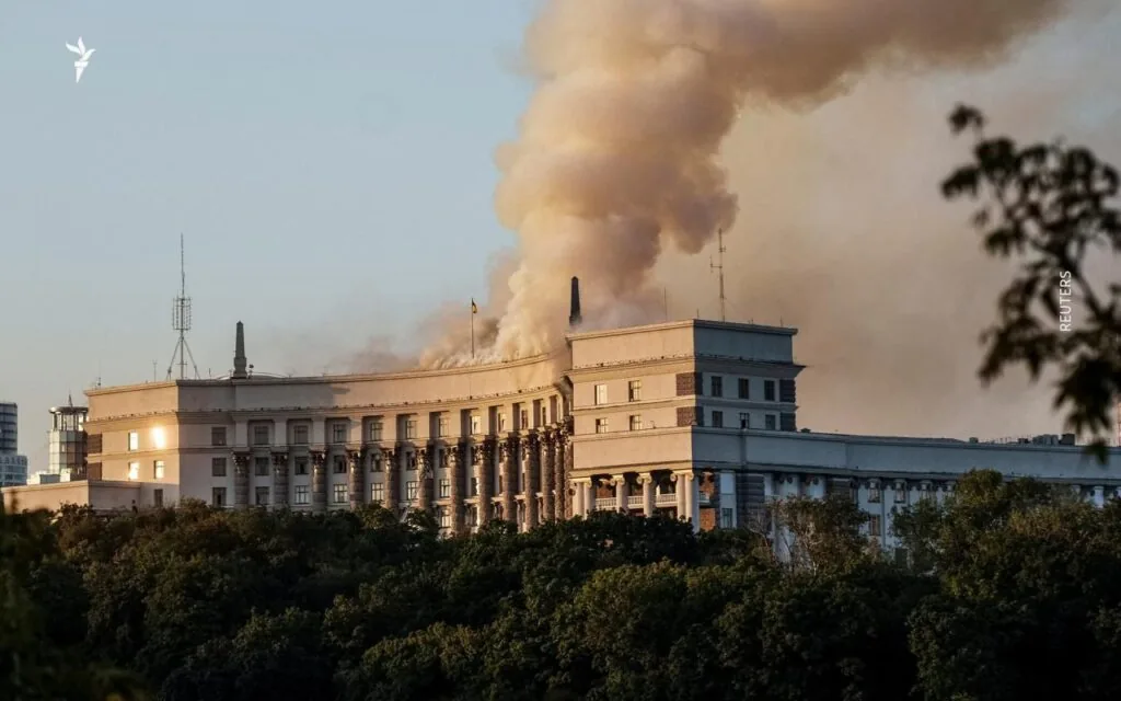 У Києві через атаку дронів є жертви, горіла будівля уряду 5