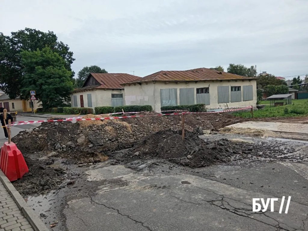 Фото дня: у Володимирі перекрита вулиця Драгоманова — газовики підключають новобудову 2