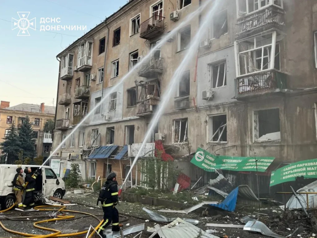 Окупанти скинули 250-кілограмові авіабомби на Краматорськ: 10 людей постраждали 2