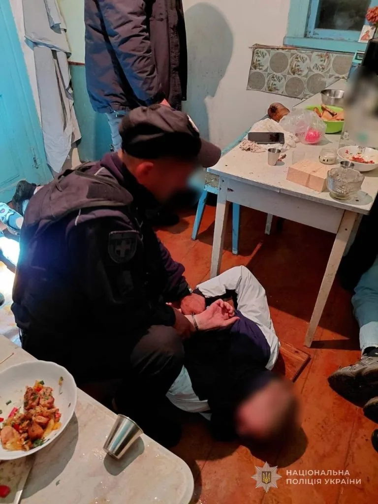 На Камінь-Каширщині викрили чоловіка, який організував в себе вдома наркопритон 1