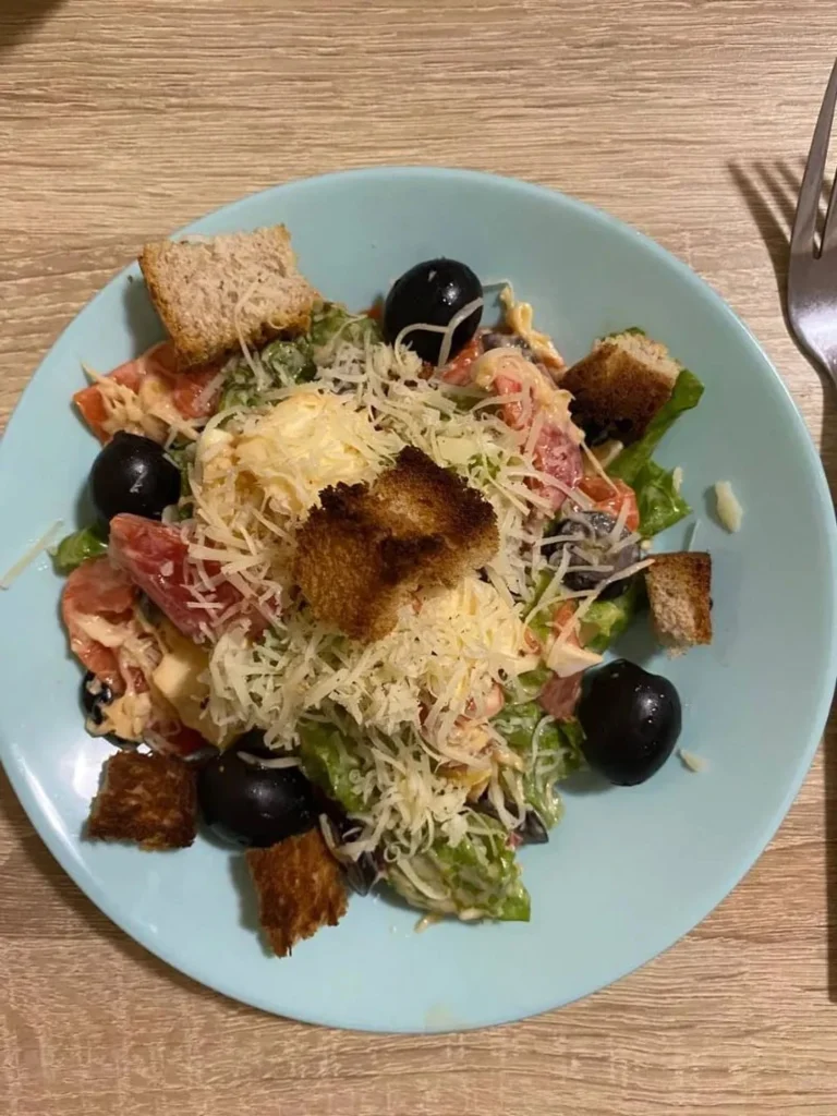 Оприлюднили топ неймовірно смачних і оригінальних рецептів салату Цезар 2