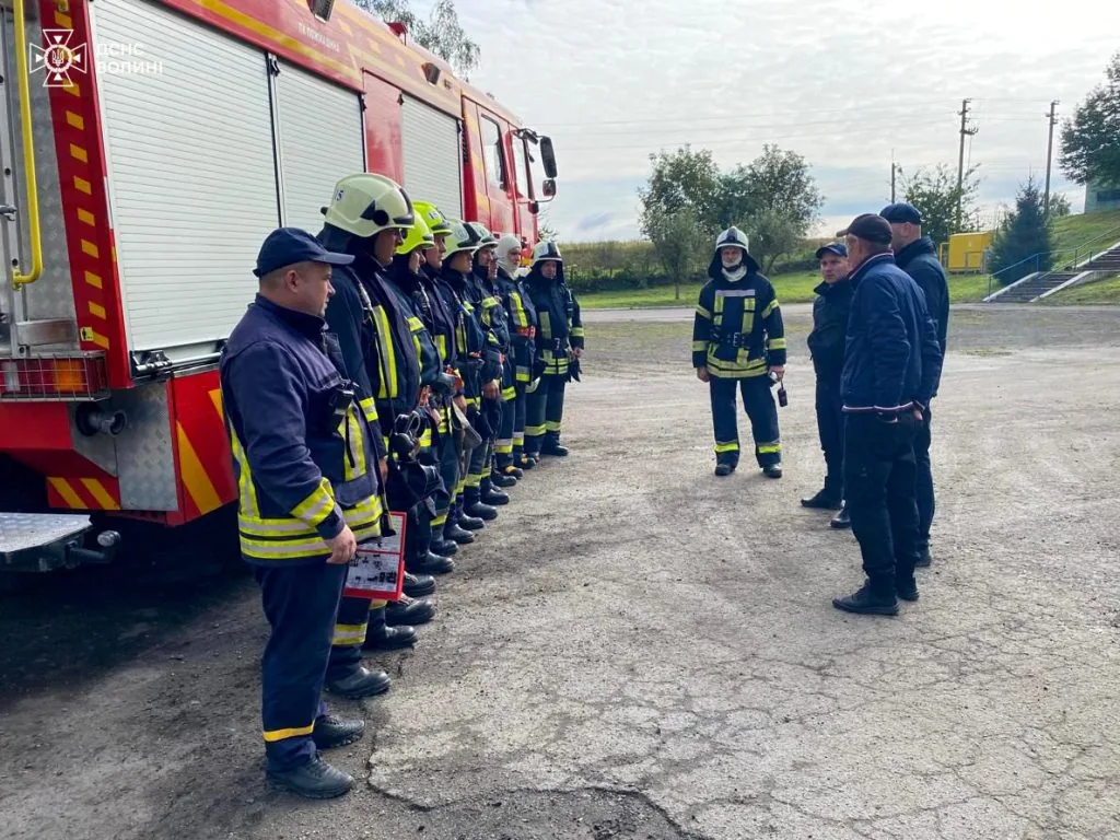 Вогнеборці провели навчання з евакуації та гасіння пожежі на висоті