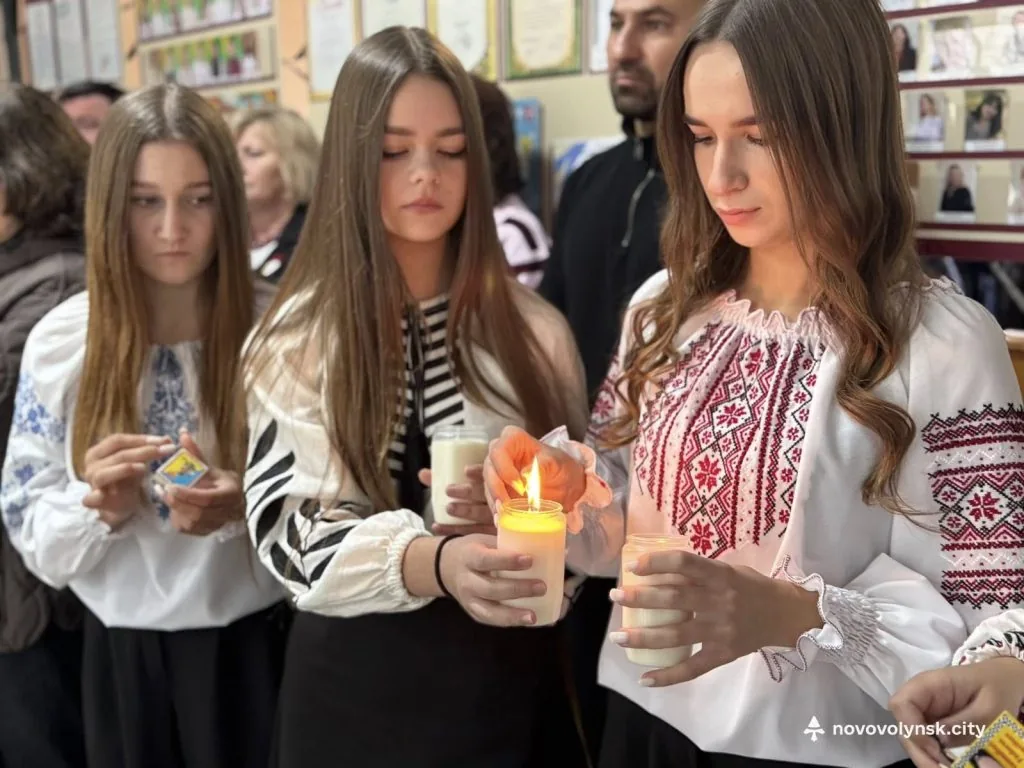 У Нововолинську відкрили меморіальні дошки полеглим випускникам ліцею №5 2