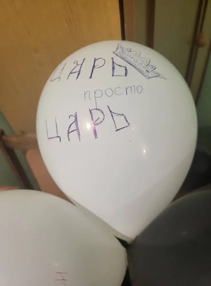 Двоголовий орел та георгіївські стрічки: в Успенському соборі у Володимирі знайшли російські символи 2