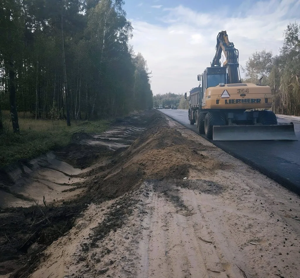 На під'їздах до пункту пропуску «Ягодин – Дорогуськ» укладають верхній шар асфальту 3