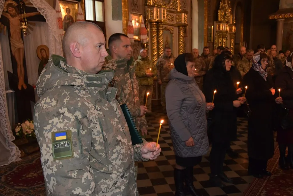 Рідним загиблих прикордонників з Володимира та Устилузької громади вручили їхні посмертні нагороди 1