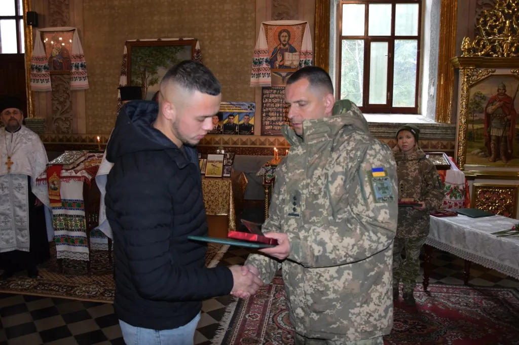 Рідним загиблих прикордонників з Володимира та Устилузької громади вручили їхні посмертні нагороди 2