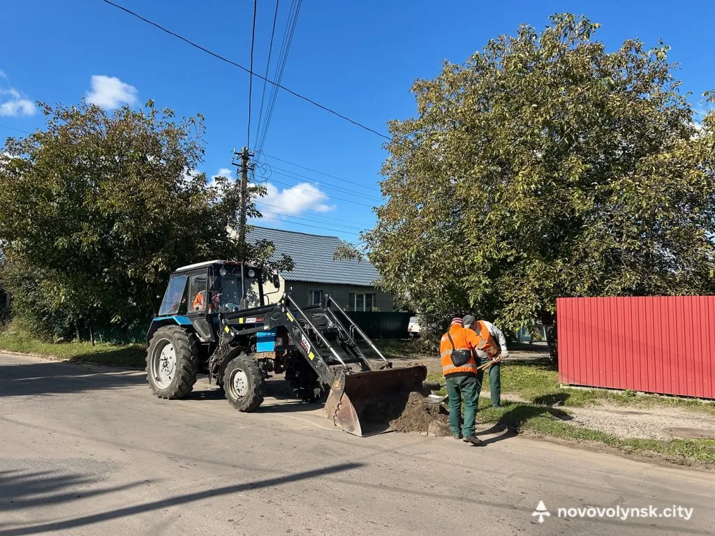 Фото дня: комунальники прибрали вулицю Івана Сірка у Нововолинську 1