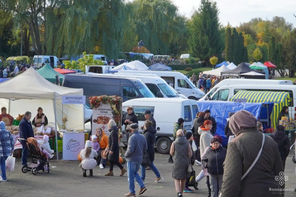 У Володимирі відбувся ярмарок осіннього врожаю 15