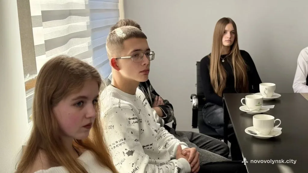 У Нововолинську кращим ліцеїстам вручили сертифікати на стипендію міського голови 4