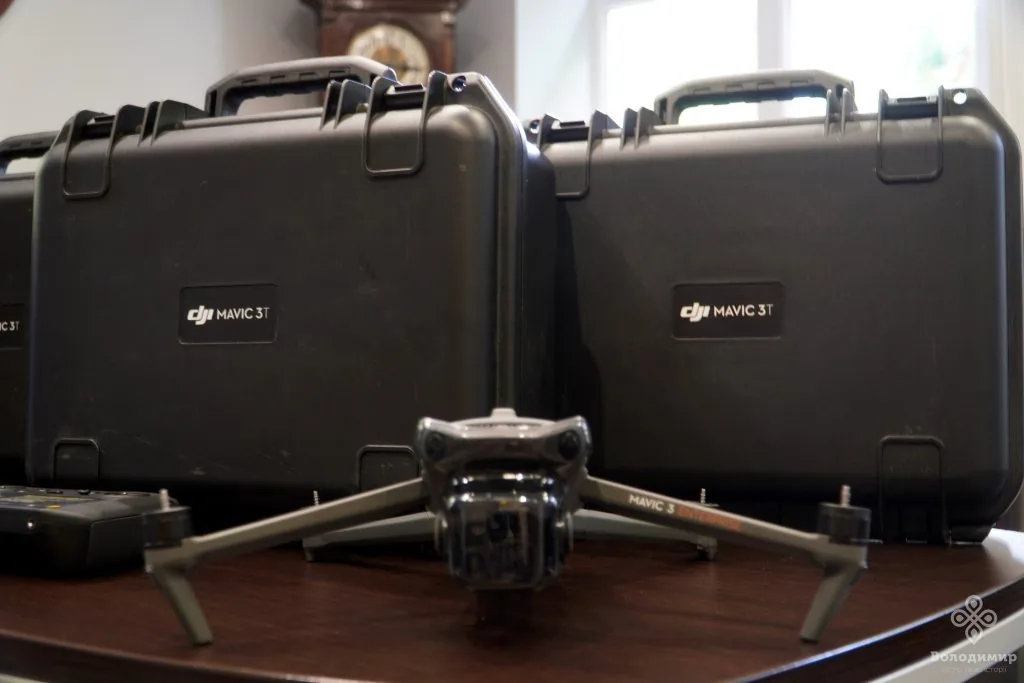 З Володимирської громади передали квадрокоптери для військових 14 бригади 2