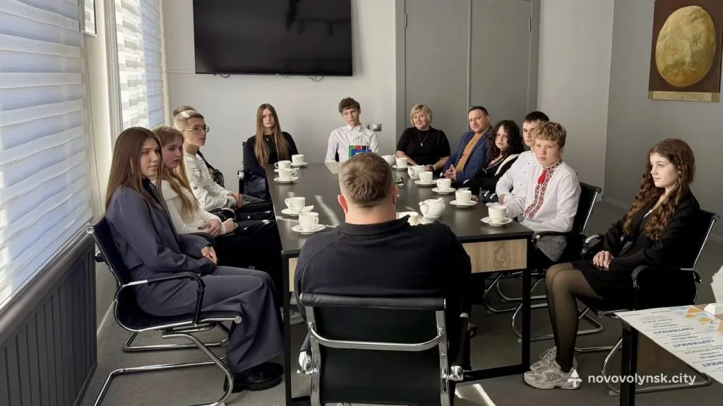 У Нововолинську кращим ліцеїстам вручили сертифікати на стипендію міського голови 5