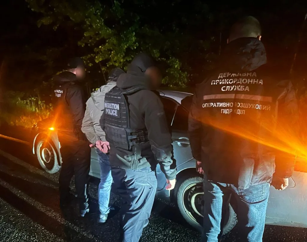 На Волині викрили ділків, які переправляли військовозобов'язаних через кордон 5