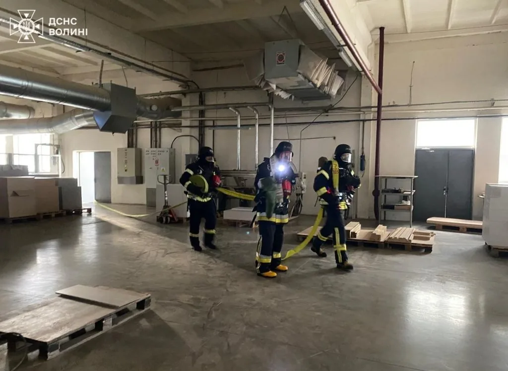 У Володимирському районі рятувальники відпрацювали ліквідацію наслідків ворожої атаки 2