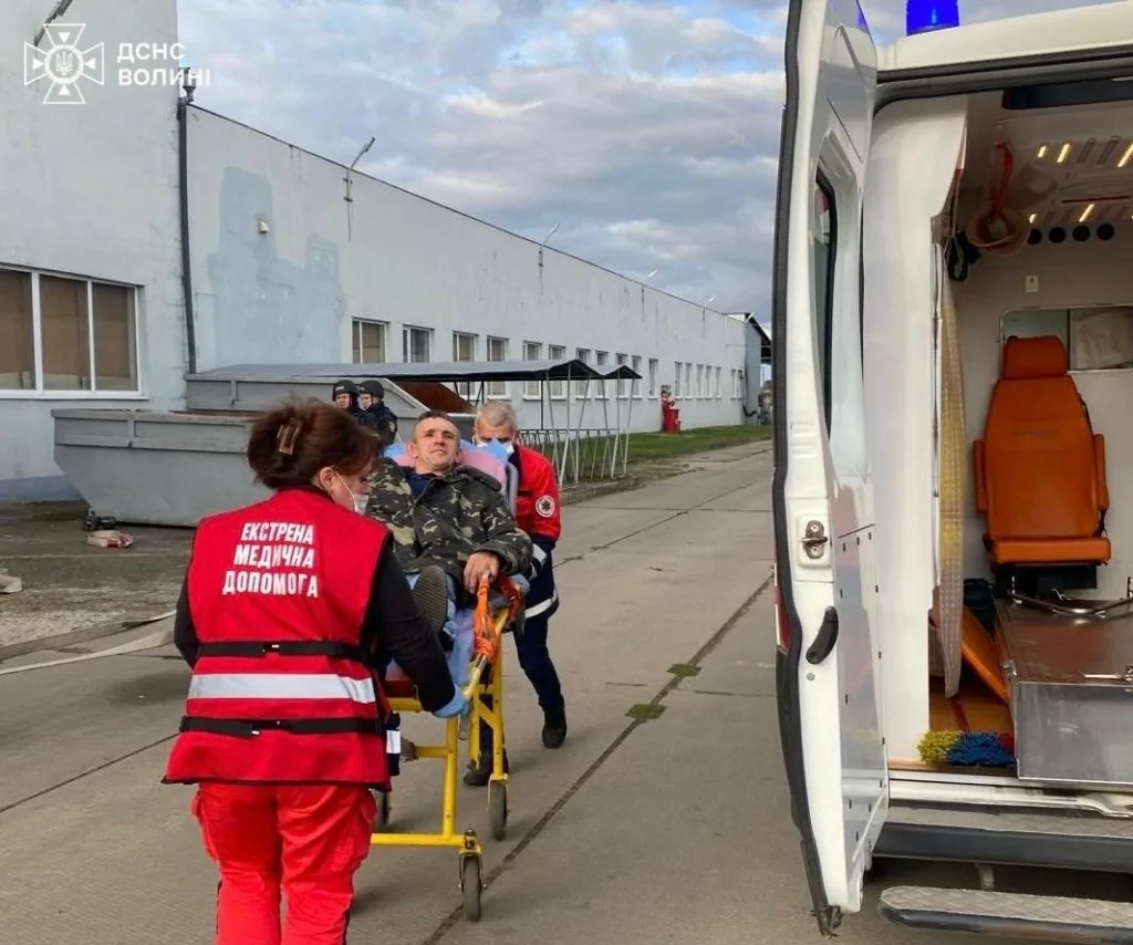 У Володимирському районі рятувальники відпрацювали ліквідацію наслідків ворожої атаки 3