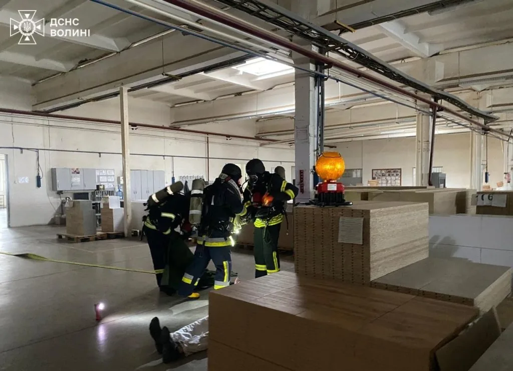 У Володимирському районі рятувальники відпрацювали ліквідацію наслідків ворожої атаки 6