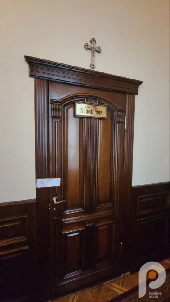 Герб рф та ікона з монархістом: історик прокоментував знахідки під час виселення УПЦ мп з Успенського собору у Володимирі 10