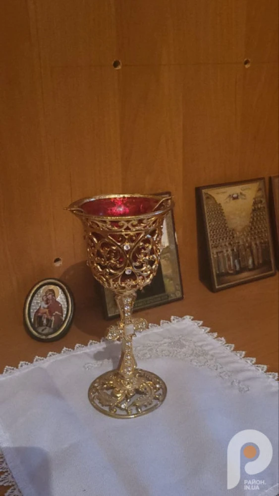 Герб рф та ікона з монархістом: історик прокоментував знахідки під час виселення УПЦ мп з Успенського собору у Володимирі 11