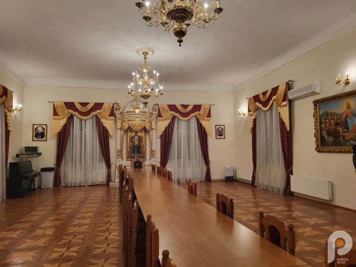 Герб рф та ікона з монархістом: історик прокоментував знахідки під час виселення УПЦ мп з Успенського собору у Володимирі 12