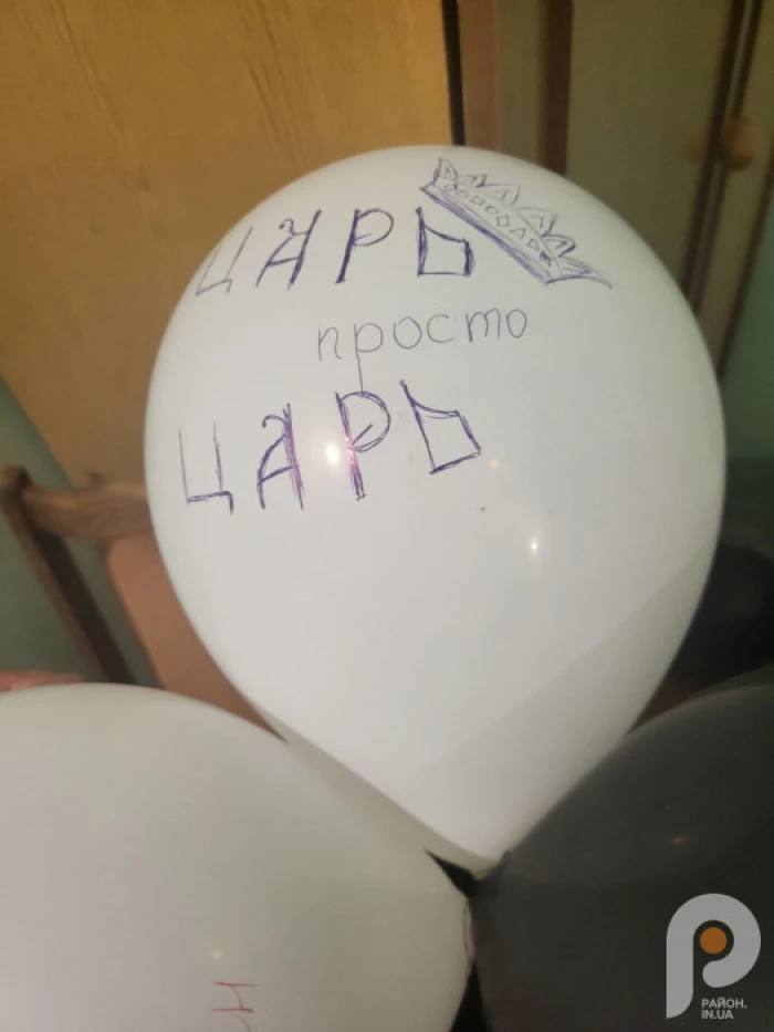 Герб рф та ікона з монархістом: історик прокоментував знахідки під час виселення УПЦ мп з Успенського собору у Володимирі 17