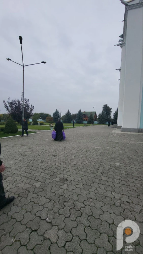 Герб рф та ікона з монархістом: історик прокоментував знахідки під час виселення УПЦ мп з Успенського собору у Володимирі 5