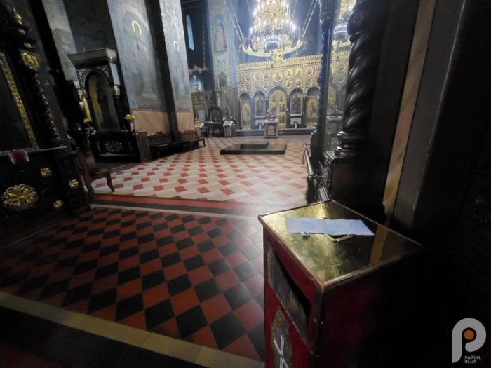 Герб рф та ікона з монархістом: історик прокоментував знахідки під час виселення УПЦ мп з Успенського собору у Володимирі 6