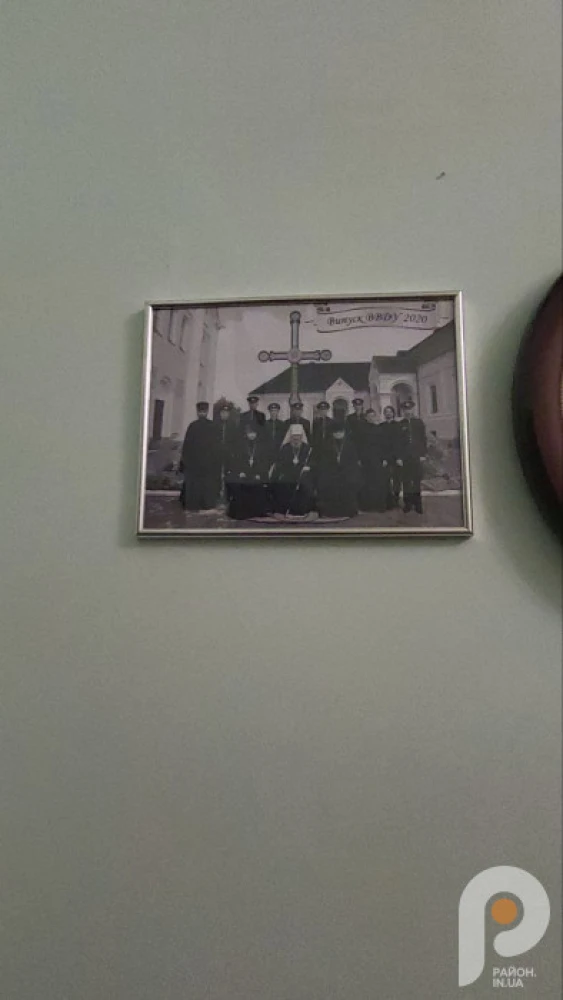 Герб рф та ікона з монархістом: історик прокоментував знахідки під час виселення УПЦ мп з Успенського собору у Володимирі 7