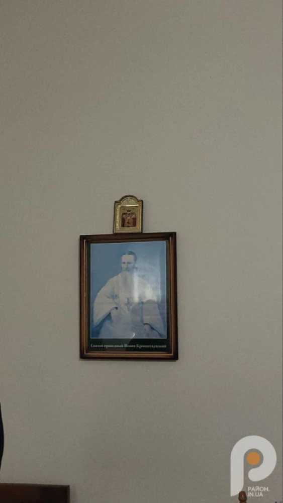 Герб рф та ікона з монархістом: історик прокоментував знахідки під час виселення УПЦ мп з Успенського собору у Володимирі 9