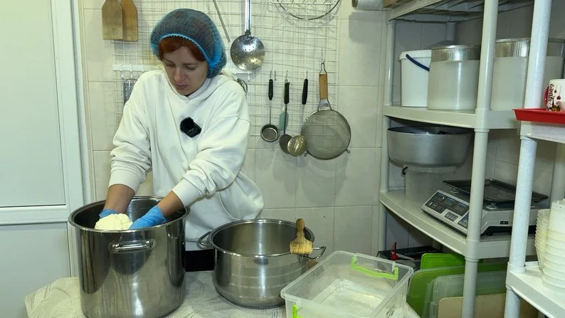 Розпочинали варити в позиченій каструлі: сім'я з Луцького району виготовляє 20 сортів сиру 3