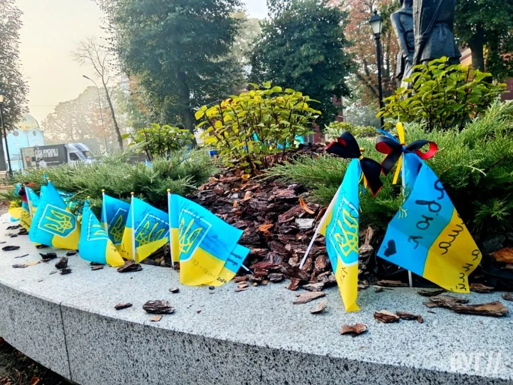 Фото дня: прапорці на честь загиблих воїнів у Сквері Героїв Майдану 2