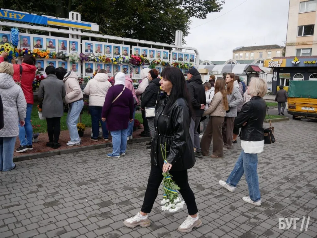 Місто буденне: у Володимирі вшанували захисників і захисниць України 37