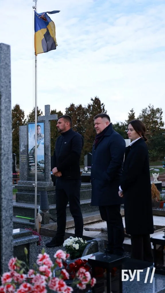 У День захисників і захисниць нардеп, депутати облради та міський голова Нововолинська поклали квіти на могили Героїв 3