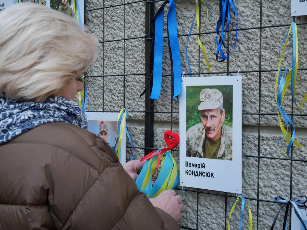 У Володимирі відкрили «Стіну надії» — місце пам’яті про військовополонених і зниклих безвісти захисників 16