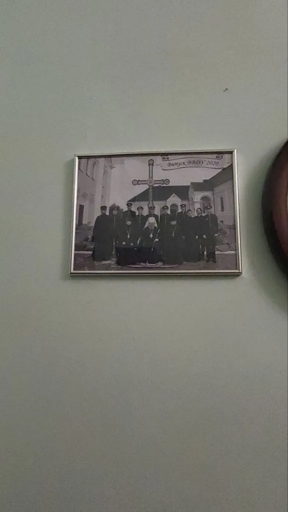 Двоголовий орел та георгіївські стрічки: в Успенському соборі у Володимирі знайшли російські символи 5