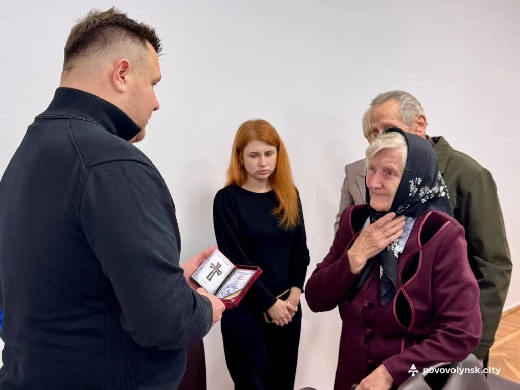 Двох Захисників з Нововолинської громади посмертно відзначили нагородами 4