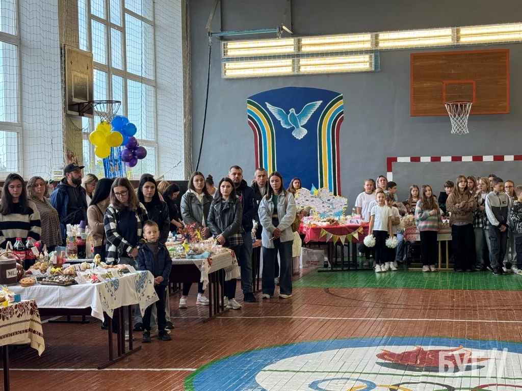 Добро і смаколики: у ліцеї №7 міста Нововолинськ відбувся благодійний ярмарок на підтримку захисників 2
